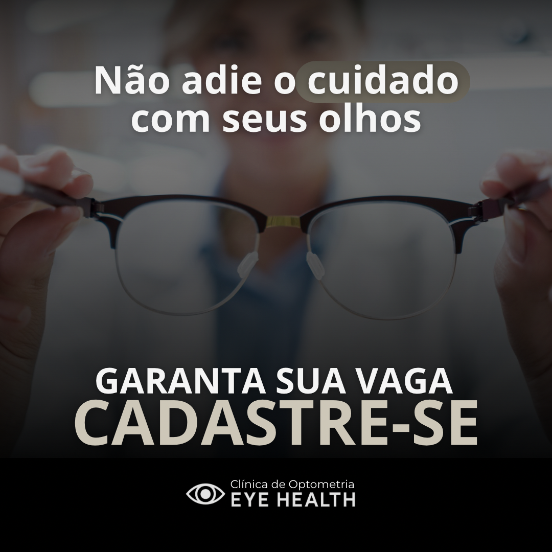 Optometrista ajustando óculos em um paciente